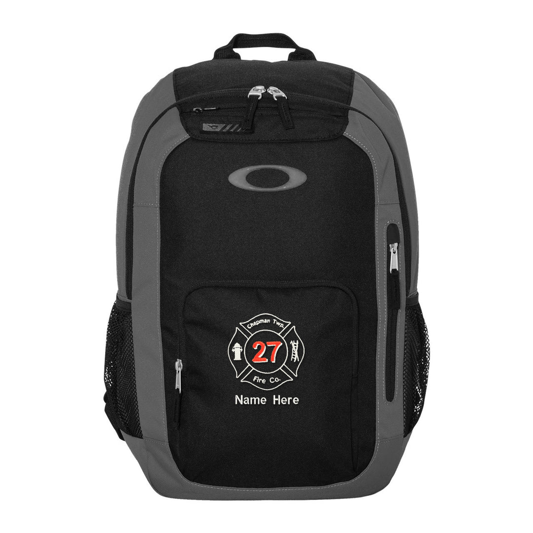 Oakley 22L Enduro Backpack in Grigio Scuro embroidered with a fire department Maltese cross and name